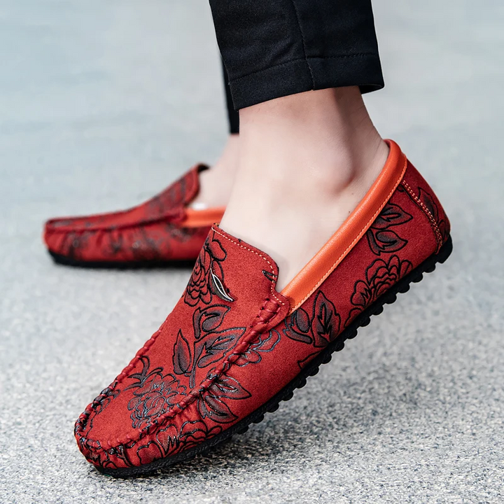 Loafers de Couro com Padrão Floral