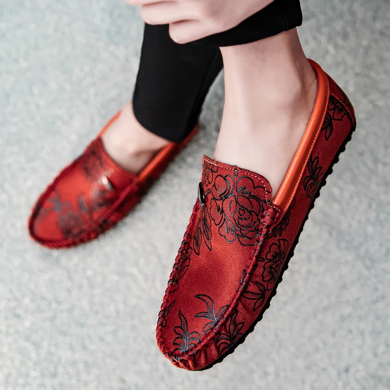 Loafers de Couro com Padrão Floral