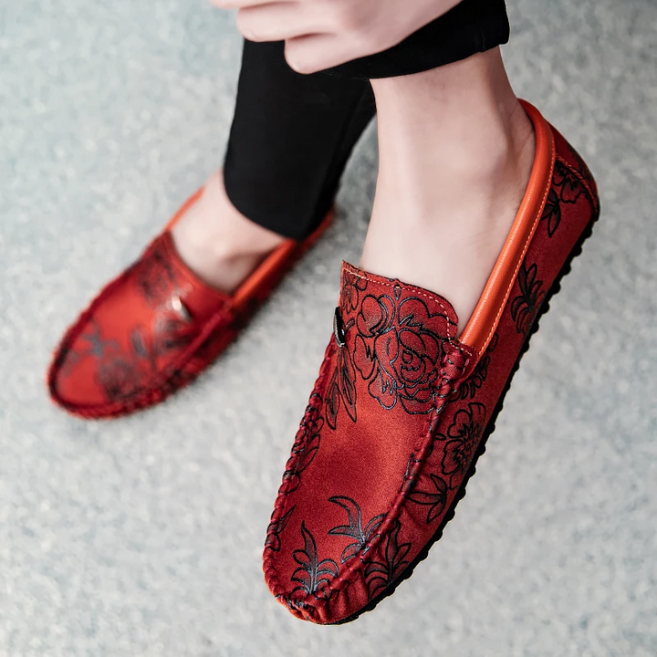 Loafers de Couro com Padrão Floral