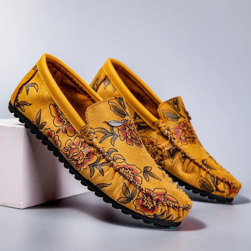 Loafers de Couro com Padrão Floral