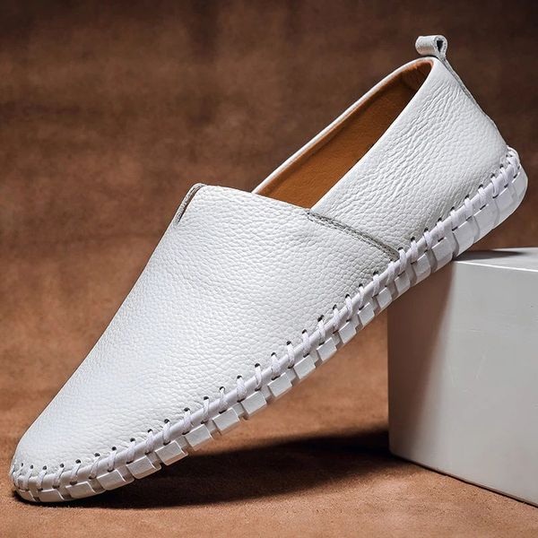 Mocassins de Couro Feitos à Mão